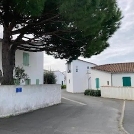 Charmante Maison 6 Pers, Proche Port Et Commerces, La Flotte, 60m² Terrasse Ensoleillee - Fr-1-544-23 Сasa de vacaciones *